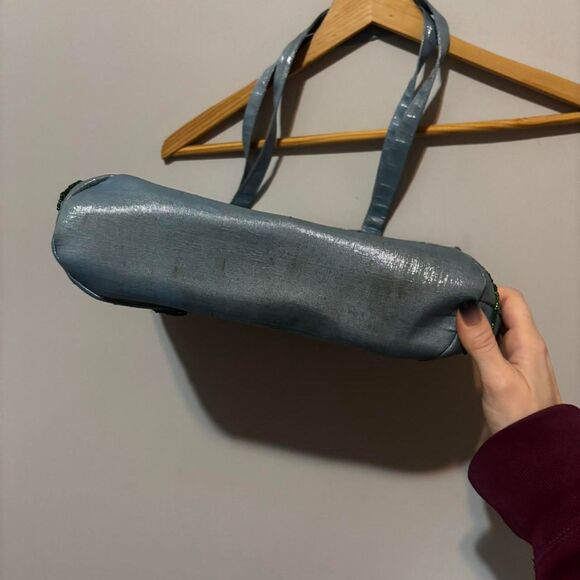 Embroidered and beaded floral tote bag in blue - Picture 4 of 6